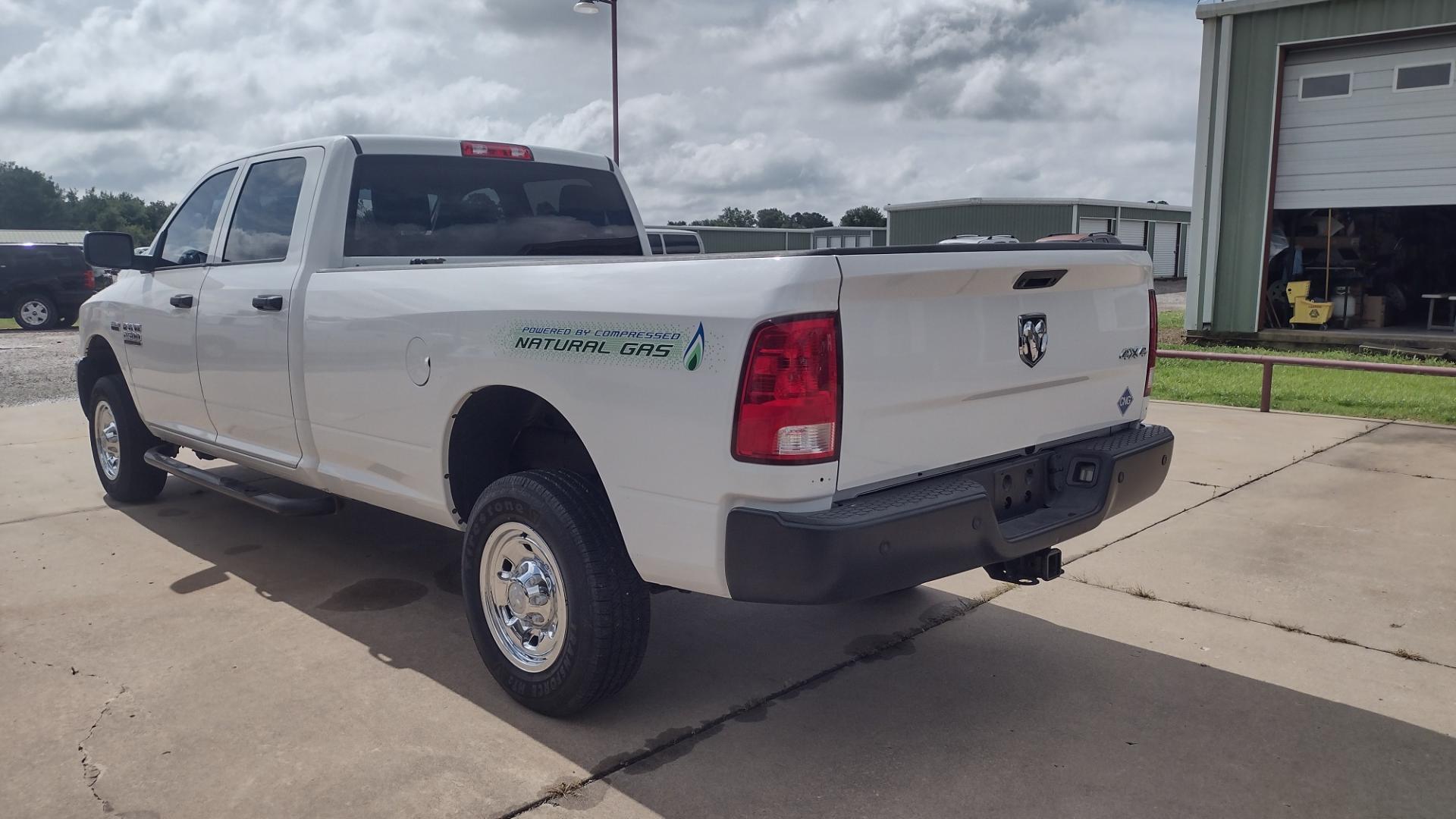 2017 White /Gray RAM 2500 TRADESMAN (3C6UR5H23HG) with an 5.7 engine, AUTOMATIC transmission, located at 17760 Hwy 62, Morris, OK, 74445, (918) 733-4887, 35.609104, -95.877060 - 2017 DODGE RAM 2500 HAS THE 5.7L ENGINE WITH A 8ft BED AND IS 4WD IT ALSO HAS TOW HOOKS. FEATURES POWER LOCKS, POWER WINDOWS, HAS AM/FM RADIO, AUXILLARY PORT, USB PORT, CRUISE CONTROL, MULTI-FUNCTION STEERING WHEEL CONTROLS, HAS 2 STORAGE COMPARTMENTS AND HAS A BACKUP CAMERA. EQUIPPED WITH A BI-FUE - Photo#3